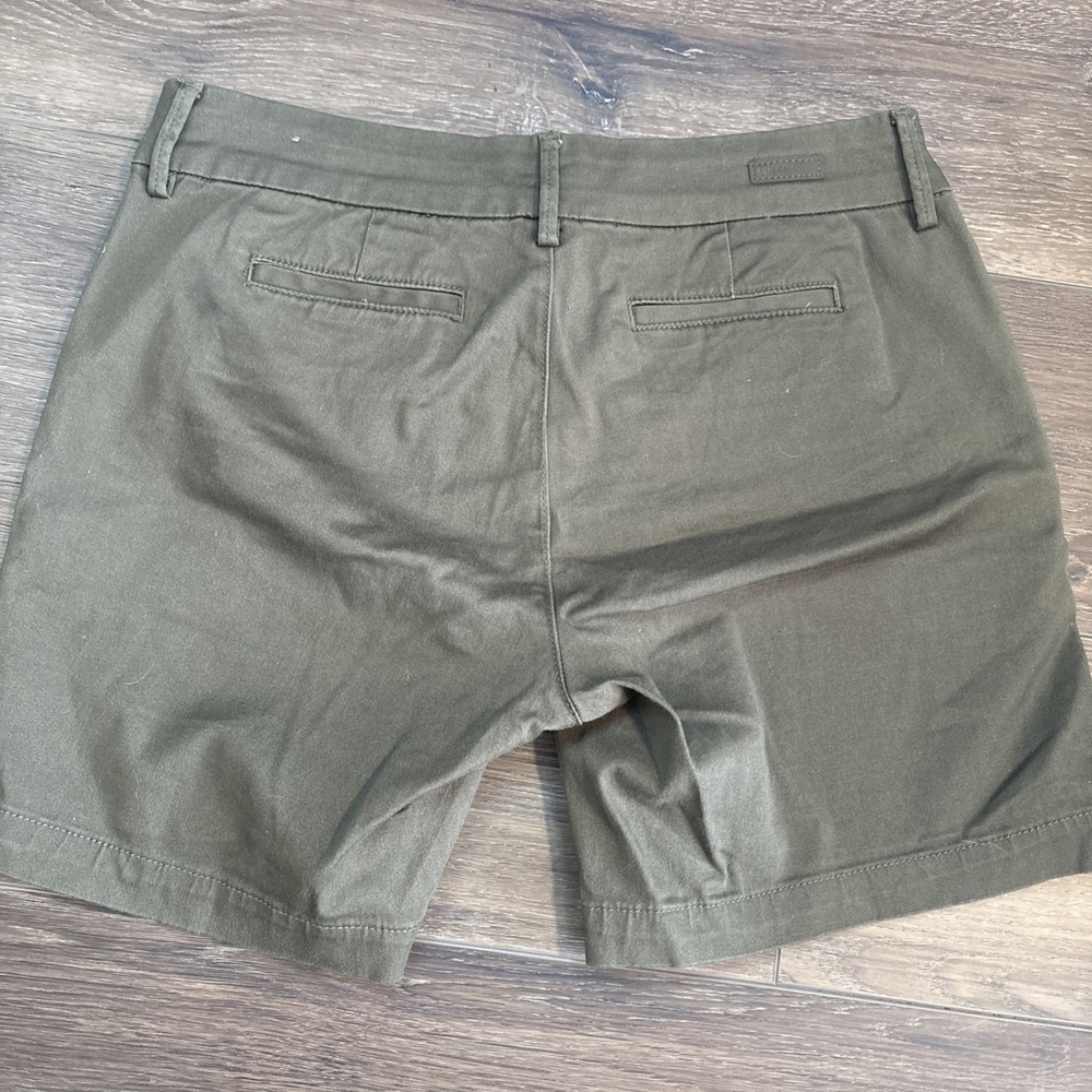 Kut From Kloth Julia Walking Short Green 6.5" Inseam‎ Size 8 - Picture 4 of 5